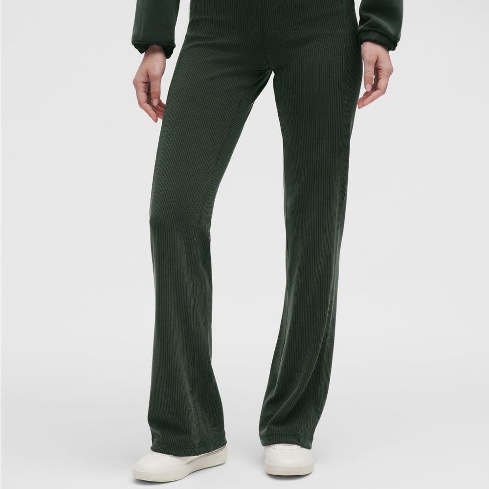 Lululemon Ribbed Softstreme Flare Pant 8 regular